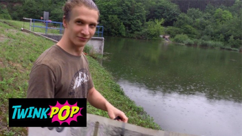 Twink Pop หนังXชายๆ Porn Gay สองหนุ่มรักร่วมเพศพากันมีความสุขผ่านประตูหลัง ฆ่าเวลารอปลากินเบ็ดล่อตูดกันเองซะก่อน แถมเอากันแบบเอ้าดอร์ไม่กลัวนักตกปลาคนอื่นมาเห็น