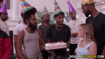 Dogfart Network-CoCo Lovelock เว็บหนังผู้ใหญ่ ฝรั่งหีชมพูฉลองวันเกิดอายุ 20 จัดปาร์ตี้เซ็กส์หมู่ให้นิโกรรุมเย็ดตามฝัน โดนกระแทกจนหีปลิ้นแถมยังให้แตกใส่หน้าไว้เป็นสักขีพยาน