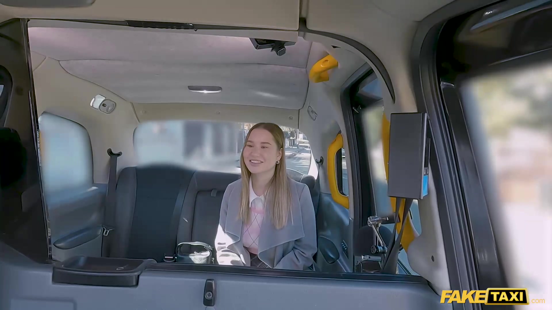 อย่ามาทะลึ่งเบเบ้ Fake Taxi หนังเอ็กเด็ด คนขับเจอลูกค้าโชว์หี Amalia Davis ทนไม่ไหวแวะจอดรถเย็ดข้างทาง อ้อนควยต้องจัดหนักให้หายคัน แตกใส่ปากแลกค่าโดยสาร