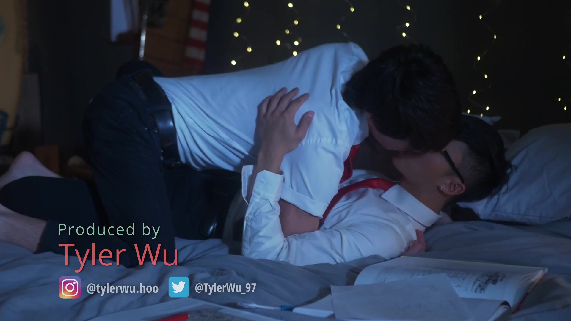 เพื่อนกันมันส์ดี หนังโป้เกย์ Tyler Wu & Cody Seiya & Danejaxson พาเพื่อนสายเหลืองมาติวหนังสือ ก่อนลวนลามเย็ดตูดทีเผลอ แหวกกางกางในเลียตูดไอ้แว่น แล้วชวนให้เพื่อนอีกคนมาเอาตูดต่อวันหลัง