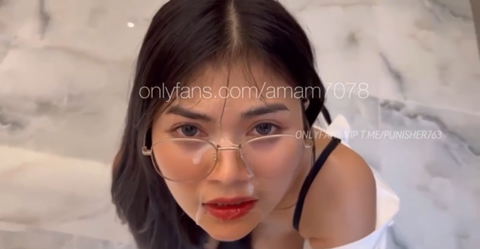 คลิปโป๊โอลี่แฟน น้องแอมสาวแว่นแอบแซ่บกับหัวหน้า Amam7078 นั่งขี่ควยขย่มเย็ดบนโต๊ะทำงาน Onlyfans Xxx ก่อนแตกใส่หน้าให้หายคิดถึง