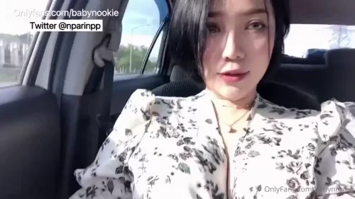 คลิปหลุดไทย Babynookie สาวอวบไทยนมใหญ่ แอบซอยหีตัวเองในห้างสรรพสินค้าคนพลุกพล่าน ครางเสียวลั่นนมเด้งสั่นไหว ช่วยตัวเองนิ้วล้วงจนน้ำแตกกระจาย