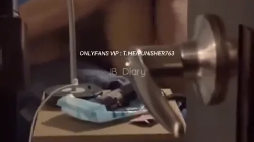 คลิปหลุด jbswg_diary สาวเซ็กซี่ผิวขาว แอบถ่ายในห้องโรงแรมบนเตียงกว้างๆ โดนแฟนจับดูดควยแรงก่อนซอยหีแน่น ท่าขย่มเด้งท่าหมาสุดเสียว ร้องครางดังจนน้ำแตกกระจายในหี
