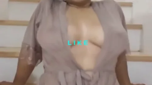 คลิปหลุด Onlyfans sumitra245 สาวไทยสวยเซ็กซี่โชว์ช่วยตัวเองเดี่ยวในห้องนอน ถอดเสื้อผ้าออกหมดก่อนแหวกหีซอยนิ้วลึก ครางเสียวเสียงดังตัวสั่น แตกหีสดๆ บนเตียงอย่างร้อนแรง