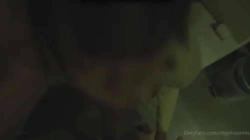 คลิปหลุด Onlyfans น้องไต้ฝุ่น tttyphoonnn หุ่นดีนมใหญ่หีสวย นั่งขย่มควยแฟนอย่างมันส์ เย็ดสดแตกในห้องนอนครางเสียวลั่น กระแทกไม่ยั้งจนน้ำแตกทะลัก
