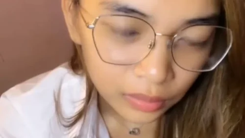 คลิปหลุด THlive น้องปัด สาวแว่นน่ารัก เปิดไลฟ์สดห้องน้ำช่วยตัวเองยั่วเย็ด แหกหีโชว์กล้องครางเสียวไม่ยั้ง เห็นหีชัดคุณภาพดี